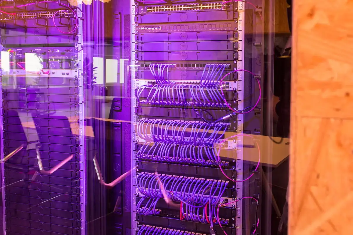 Serverraum im Rechenzentrum von implec